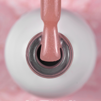 Frasco de verniz branco com pincel e verniz rosa cintilante e logo SAUTE NAILS®