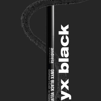 Lápis de olho preto Andreia Professional ONYX BLACK VELVET com fundo cinza escuro