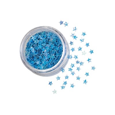 Recipiente transparente com brilhos decorativos em forma de estrelas azuis em fundo branco
