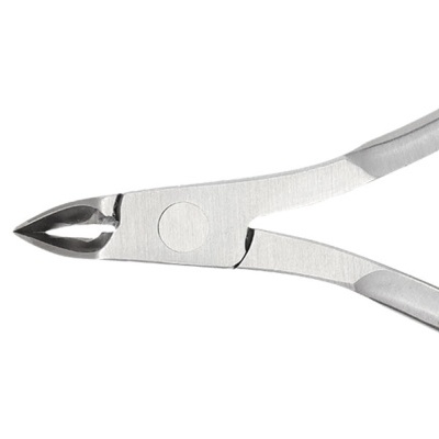 Alicate de metal prateado com pontas finas e cortantes