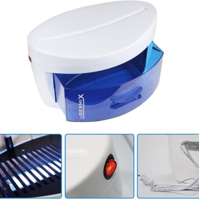 Máquina de esterilização UV branca com gaveta azul translúcida e botão vermelho