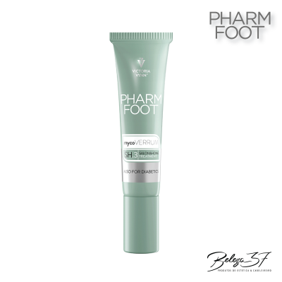 Tubo verde claro de produto Pharm Foot mycoVERRUM com tampa, texto visível e fundo branco