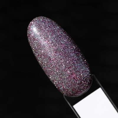 Verniz para unhas cor rosa com glitter brilhante numa ponta de plástico