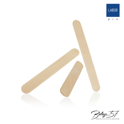 Três palitos de madeira em fundo branco, textos LABOR pro e Beleze 3F visíveis