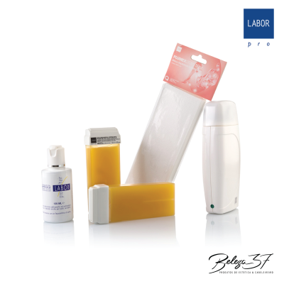 Conjunto para depilação com frasco de cera, rolos de cera amarela, cera em folha em embalagem rosa e aparelho depilatório branco.