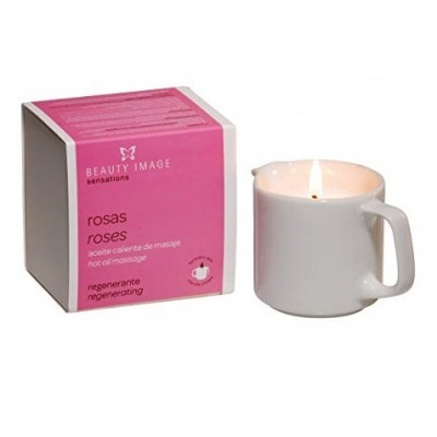 Vela branca com embalagem rosa e branca com texto de produto de massagem