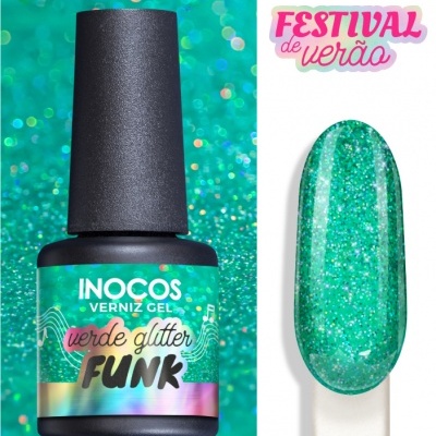 Frasco de verniz gel verde glitter e amostra de cor em fundo brilhante azul esverdeado