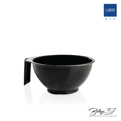 Tigela preta com pega, fundo branco, texto LABOR pro e assinatura Belez3F