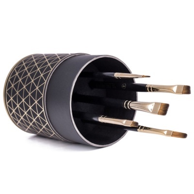 Conjunto de pincéis de maquilhagem com suporte preto e detalhes dourados