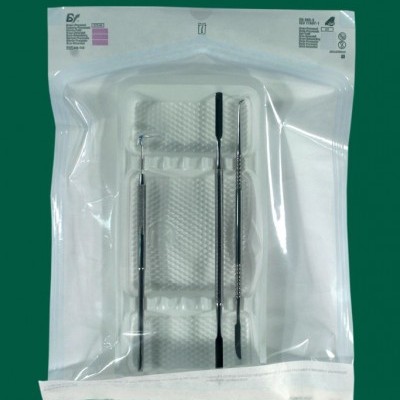 Conjunto de instrumentos médicos em embalagem transparente