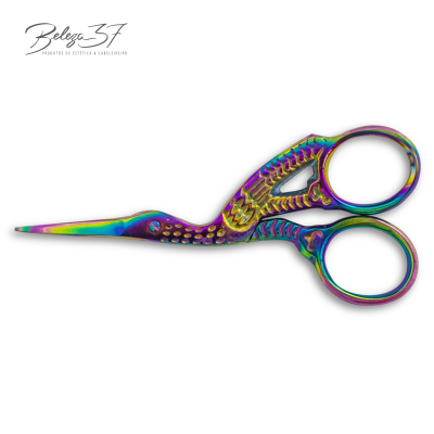 tesoura metálica pequena com acabamento iridescente e design decorativo