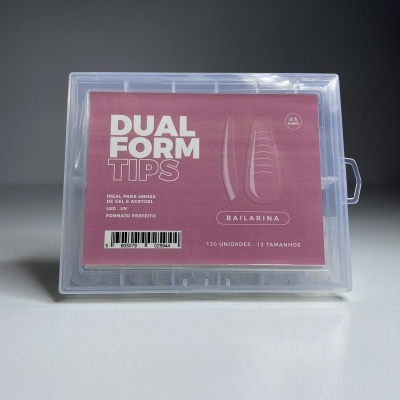 Caixa plástica transparente com dicas de unha.