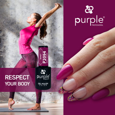 Verniz de unhas em gel roxo Purple Professional com modelo de pernas esticadas em roupa desportiva