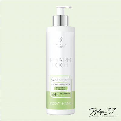 Frasco branco com tampa de bomba prateada, creme PHARM FOOT PROTECTING BUTTER VICTORIA VINNY.