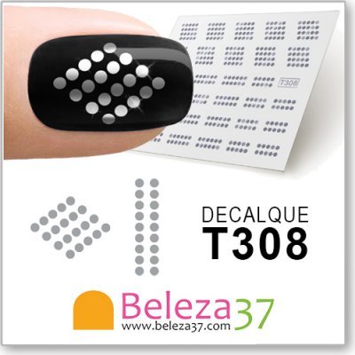 Unha com decalque preto e branco com padrão de círculos e decalques semelhantes ao fundo