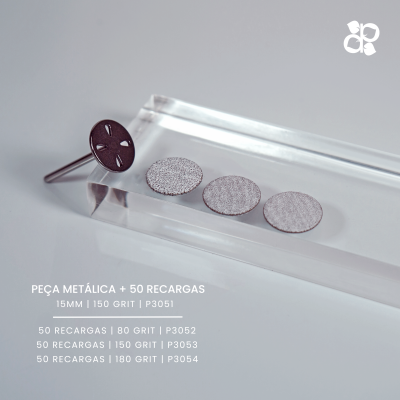 Peça metálica circular com suporte e três recargas texturizadas sobre base acrílica