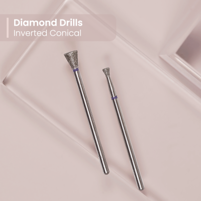 Brocas invertidas cónicas com revestimento diamante em fundo rosa claro
