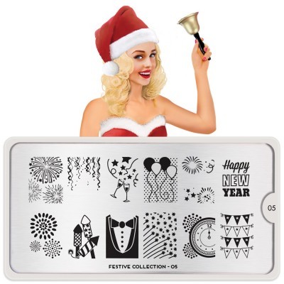 Placa metálica prateada com padrões para nail art e mulher com roupa de Natal e sino