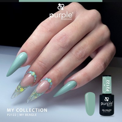 Unhas longas verdes menta com decoração e embalagem de verniz gel