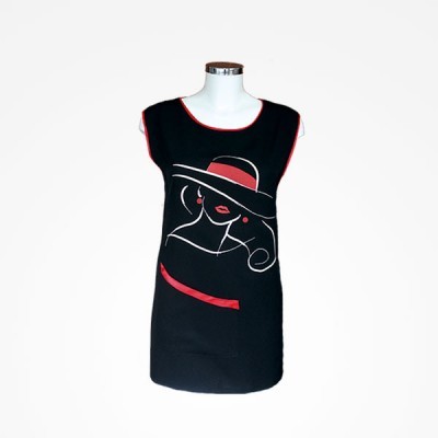 Vestido preto sem mangas com desenho minimalista de mulher e detalhes vermelhos