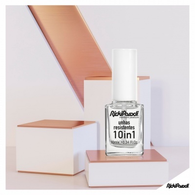 Frasco de verniz de unhas transparente com tampa branca sobre base branca com bordas cor de cobre
