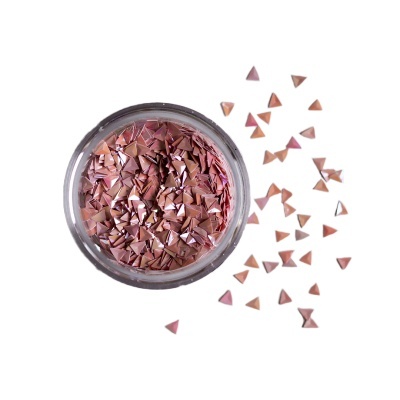 Frasco com glitter triangular cor de rosa e algumas peças espalhadas