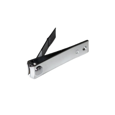 Corta-unhas metálico prateado em fundo branco