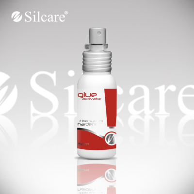 Frasco branco de Glue activator Silcare com doseador