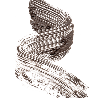 Mancha cremosa castanha de maquilhagem em fundo branco