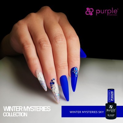 Unhas decoradas com verniz azul e glitter da coleção Winter Mysteries da Purple Professional