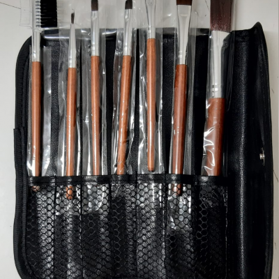 Conjunto de pincéis de maquilhagem em estojo preto