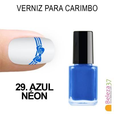 Verniz para carimbo azul néon com unha carimbada