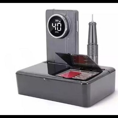 Dispositivo elétrico cinza escuro com ecrã digital e lente preta