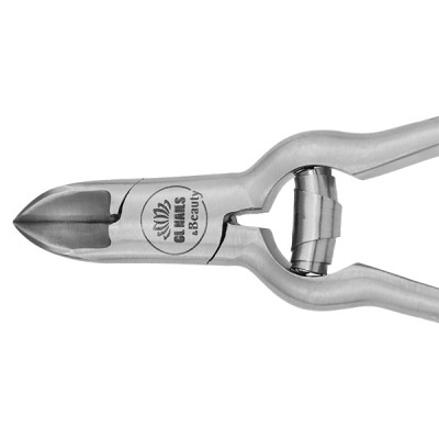 Alicate de manicure em metal prateado com texto CBRILS & Beauty