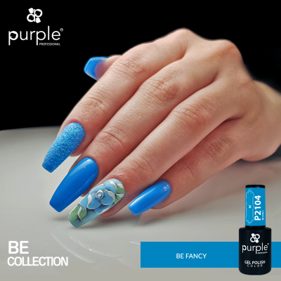 Unhas azuis com decoração floral e frasco de verniz gel purple P2104