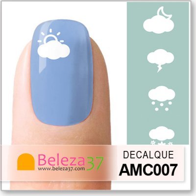Unha pintada de azul claro com decalque branco de nuvem e sol, embalagem com texto Beleza37 e DECALQUE AMC007