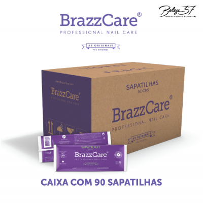 Caixa castanha com embalagens roxas de sapatilhas BrazzCare