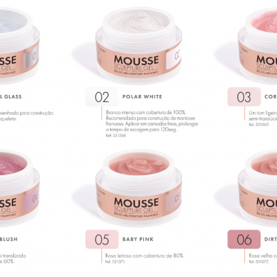 Seis frascos de mousse para unhas em cores diferentes com rótulos e descrições