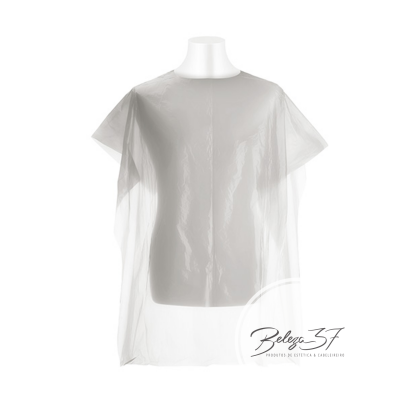 Pano plástico transparente para corte de cabelo sobre busto branco