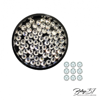 Conjunto de brilhos redondos transparentes em disco preto com assinatura Beleza 37