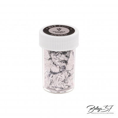 Frasco com pedaços de folha prateada e etiqueta na tampa