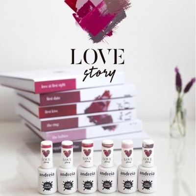 Frascos de verniz gel da coleção LOVE story com coração colorido em fundo branco e caixas ao fundo.