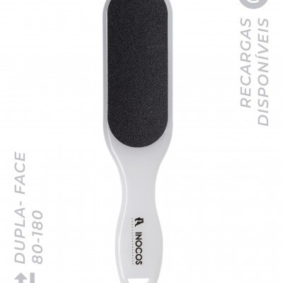 Raspador de calos branco e preto com texto INOCOS no cabo