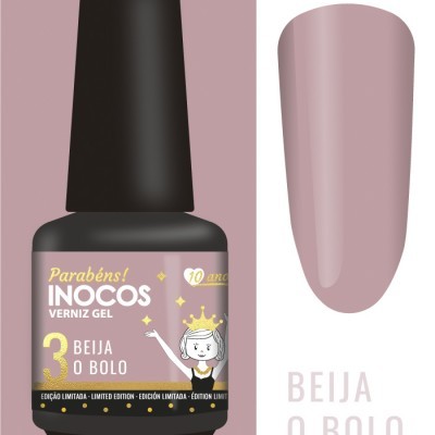 Frasco de verniz gel preto com rótulo cinzento e rosa e amostra de cor nude