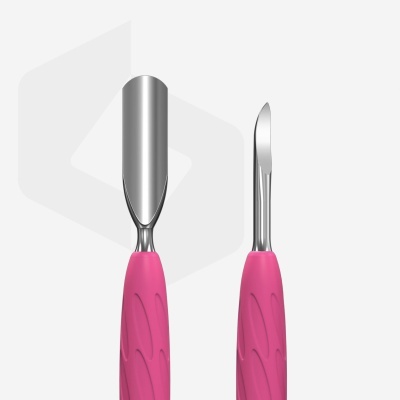 Conjunto de instrumentos de cutícula com cabos rosa em fundo cinza