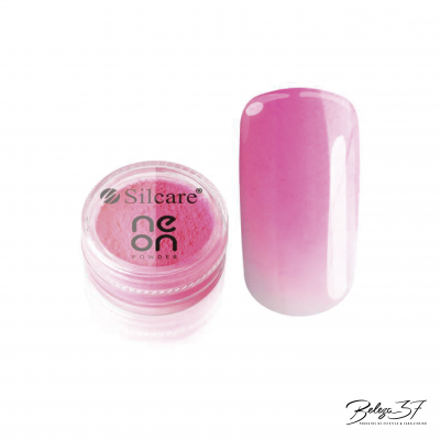Pó para unhas rosa Silcare neon e unha postiça com degradê rosa.