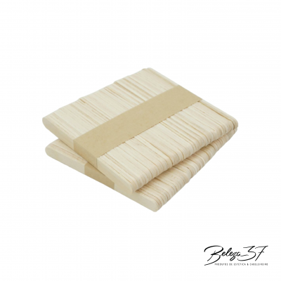 Dois conjuntos de palitos de madeira clara com faixas de papel castanho