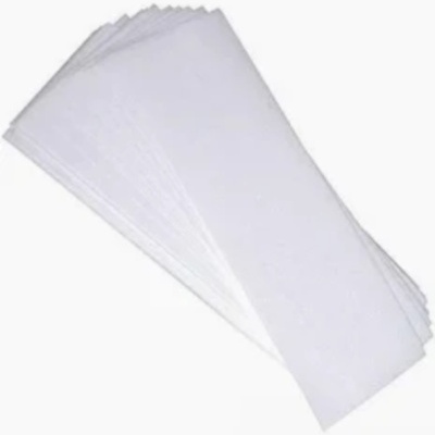 Folhas brancas retangulares empilhadas