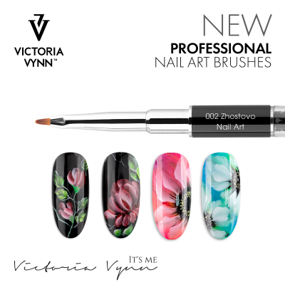 Pincel profissional Victoria Vynn e unhas com arte floral colorida
