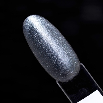 Unha artificial com verniz prateado glitter